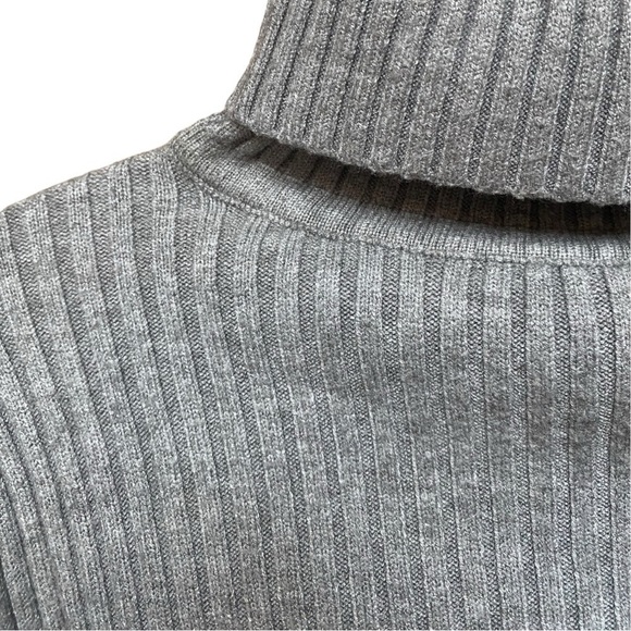 Love Tree Cropped Turtleneck I Size: M - Picture 5 of 8